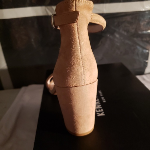 NEW! Kenneth Cole Tan Block-Heel Sandals 5 - Picture 6 of 7